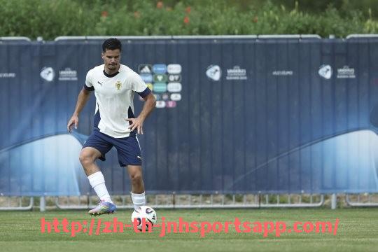 金年会app-火箭队与湖人比赛的精彩集锦及关键对决